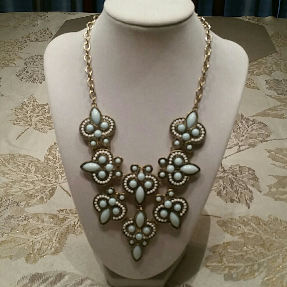 Beautiful vintage statement necklace
